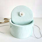 Trusou din Muselina Pentru Botez + Cutie Pentru Trusou cu Catifea Vrnil deschis