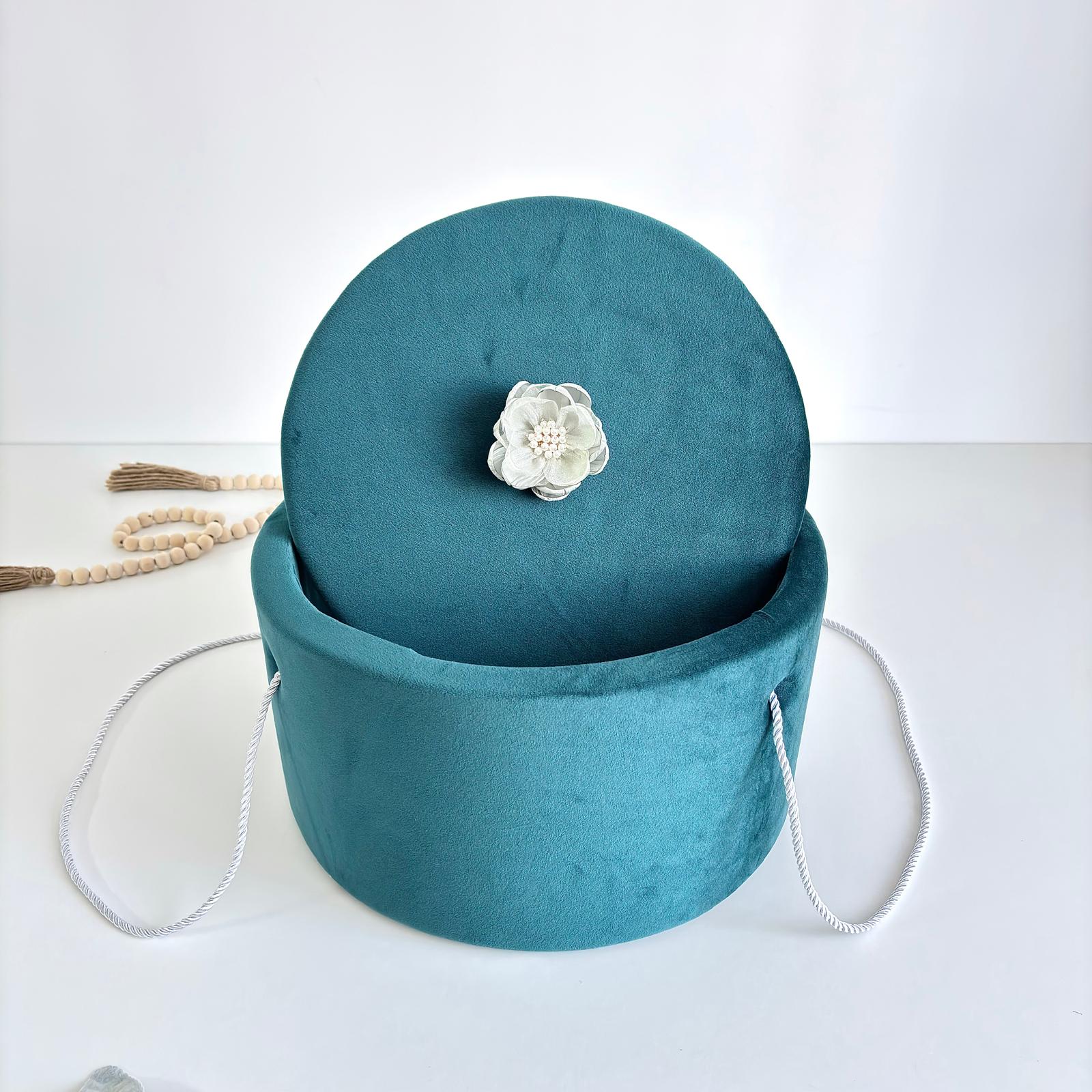 Trusou din Muselina Pentru Botez + Cutie Pentru Trusou cu Catifea Verde