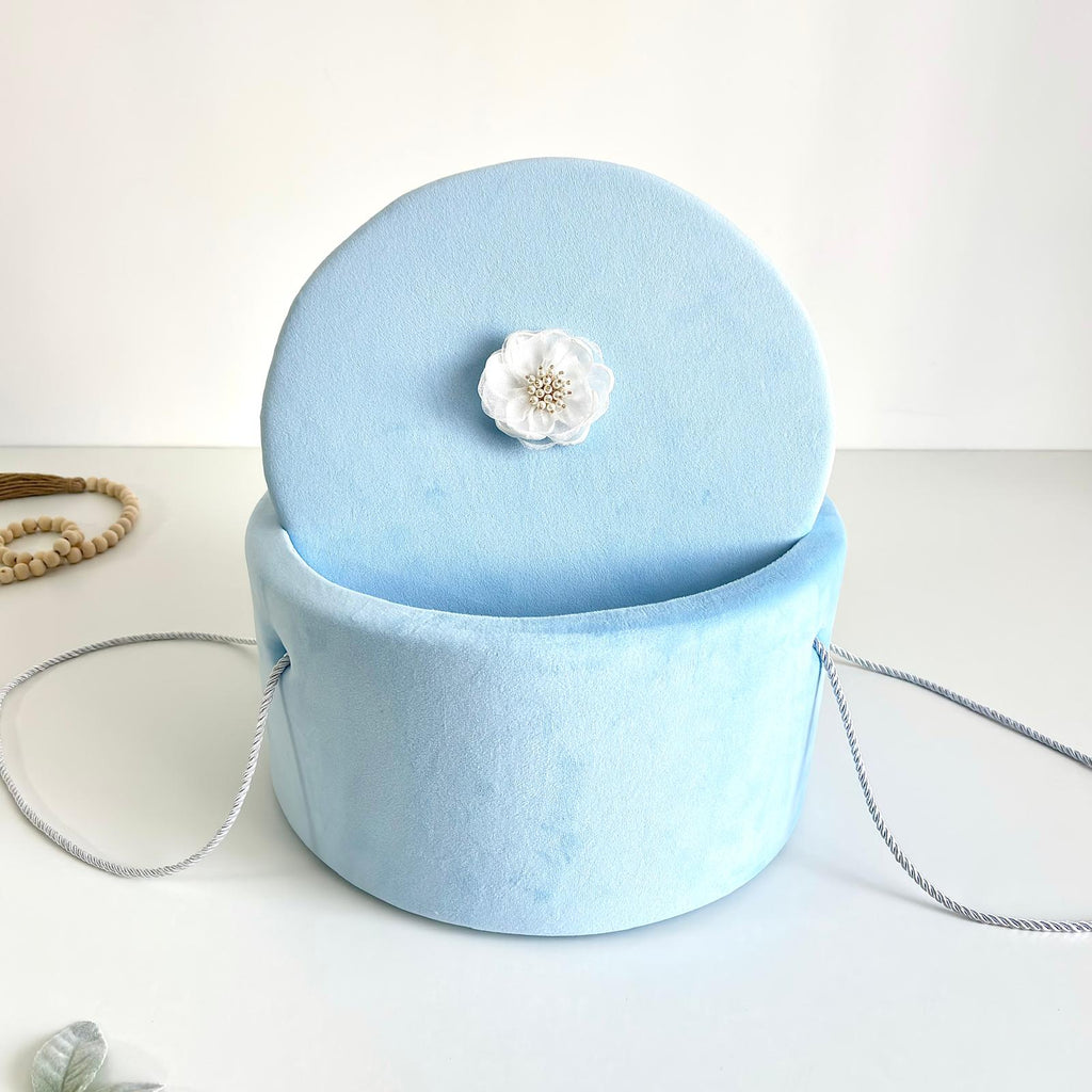 Trusou din Muselina Pentru Botez + Cutie Pentru Trusou cu Catifea Bleu