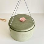 Cufăr pentru Trusoul de Botez Buretat cu Catifea Verde Olive cu floare Roz