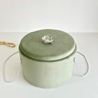 Cufăr pentru Trusoul de Botez Buretat cu Catifea Verde Olive cu floare Verde