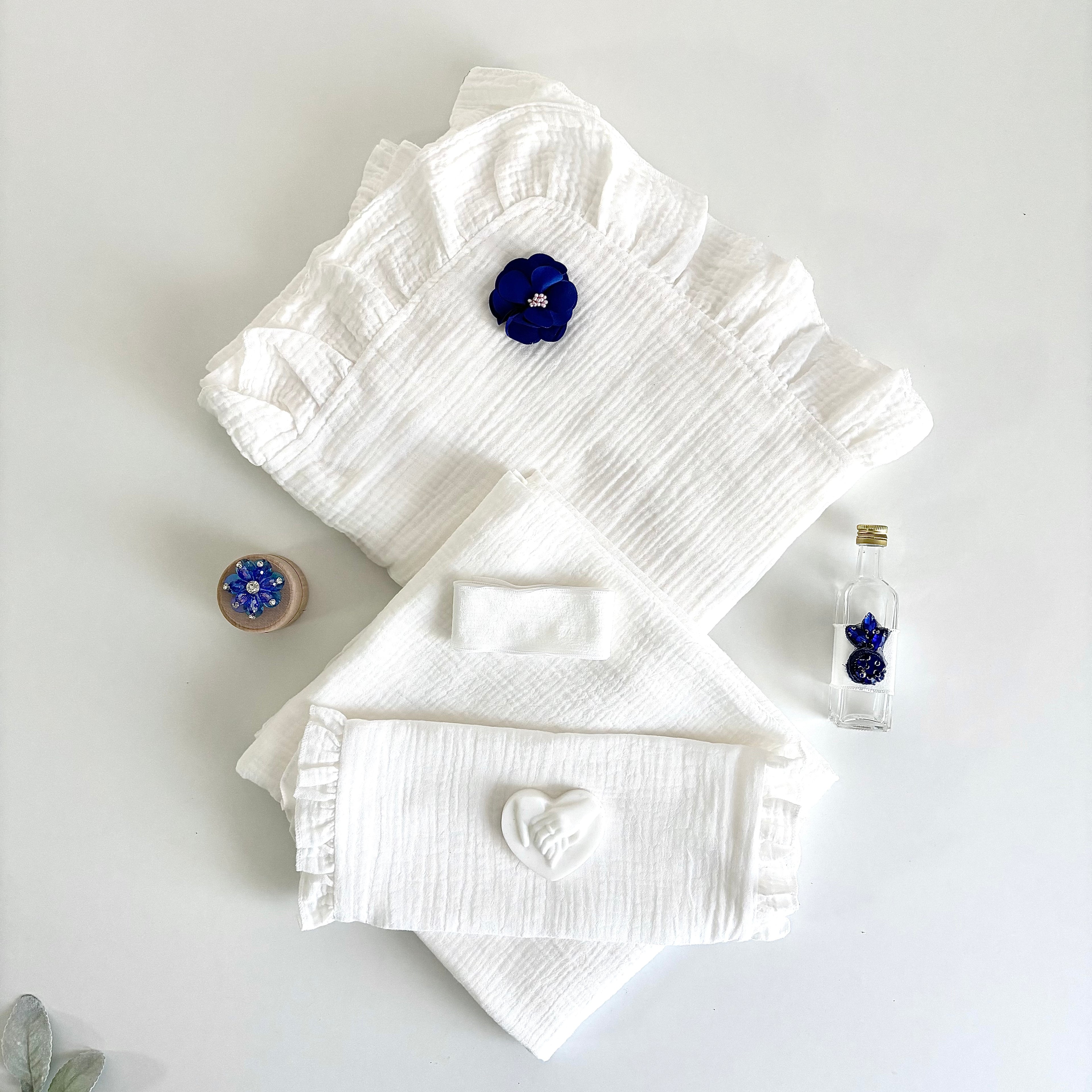 Trusou din muselina pentru Botez + Cutie pentru trusou -Model 1027