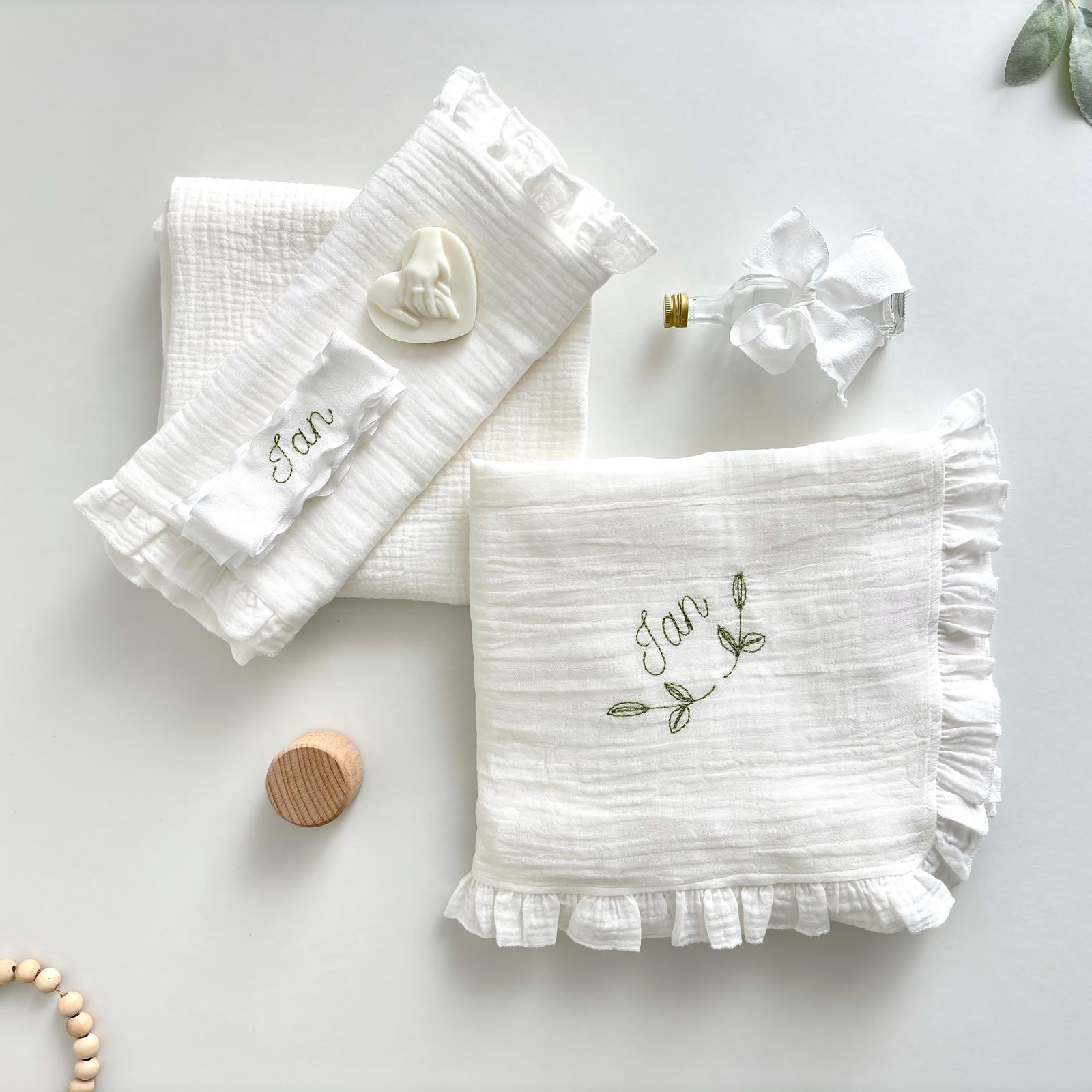 Trusou din Muselina Pentru Botez Personalizat TB021