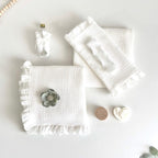 Trusou din Muselina Pentru Botez + Cutie Pentru Trusou cu Catifea Verde