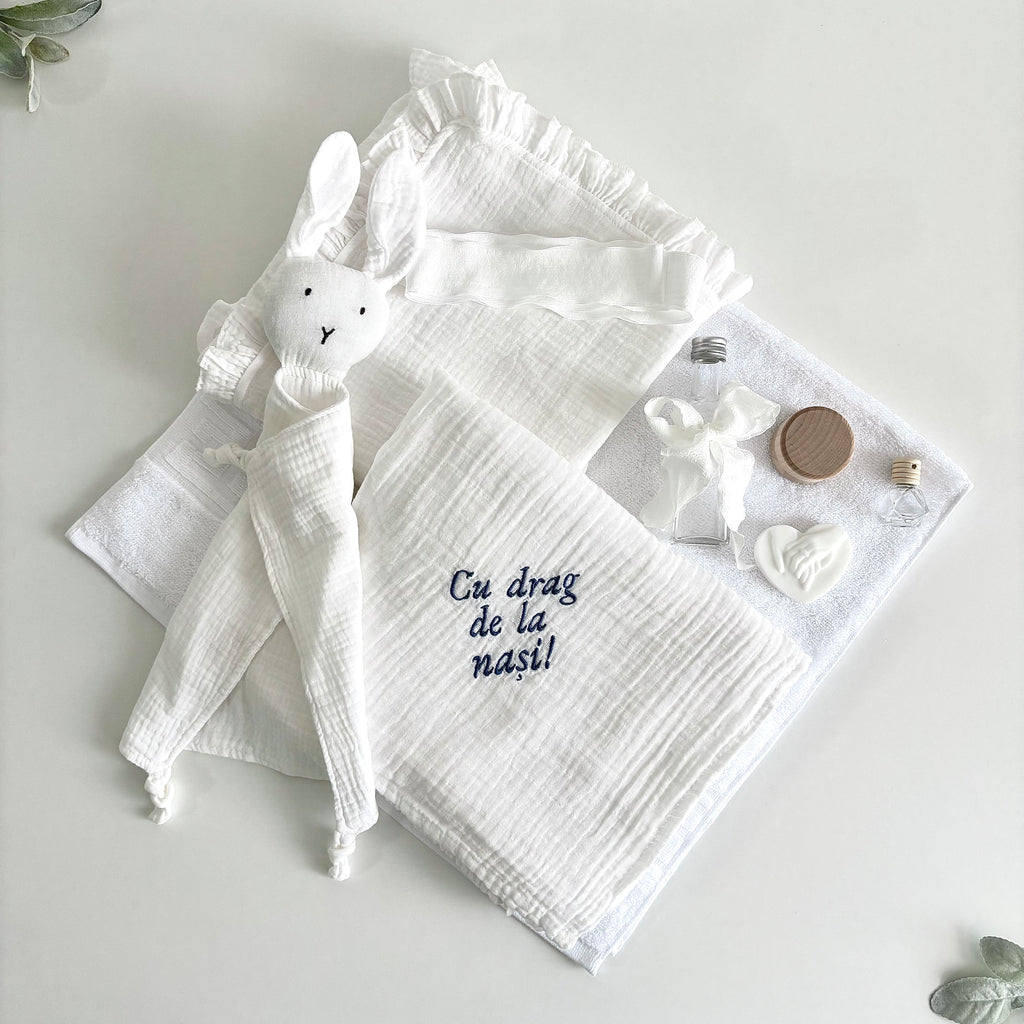 Trusou Personalizat pentru Botez si Cutie pentru trusou – Model B035