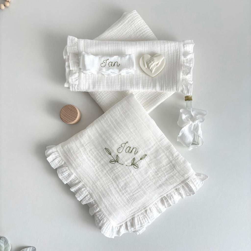 Trusou din Muselina Pentru Botez Personalizat TB021