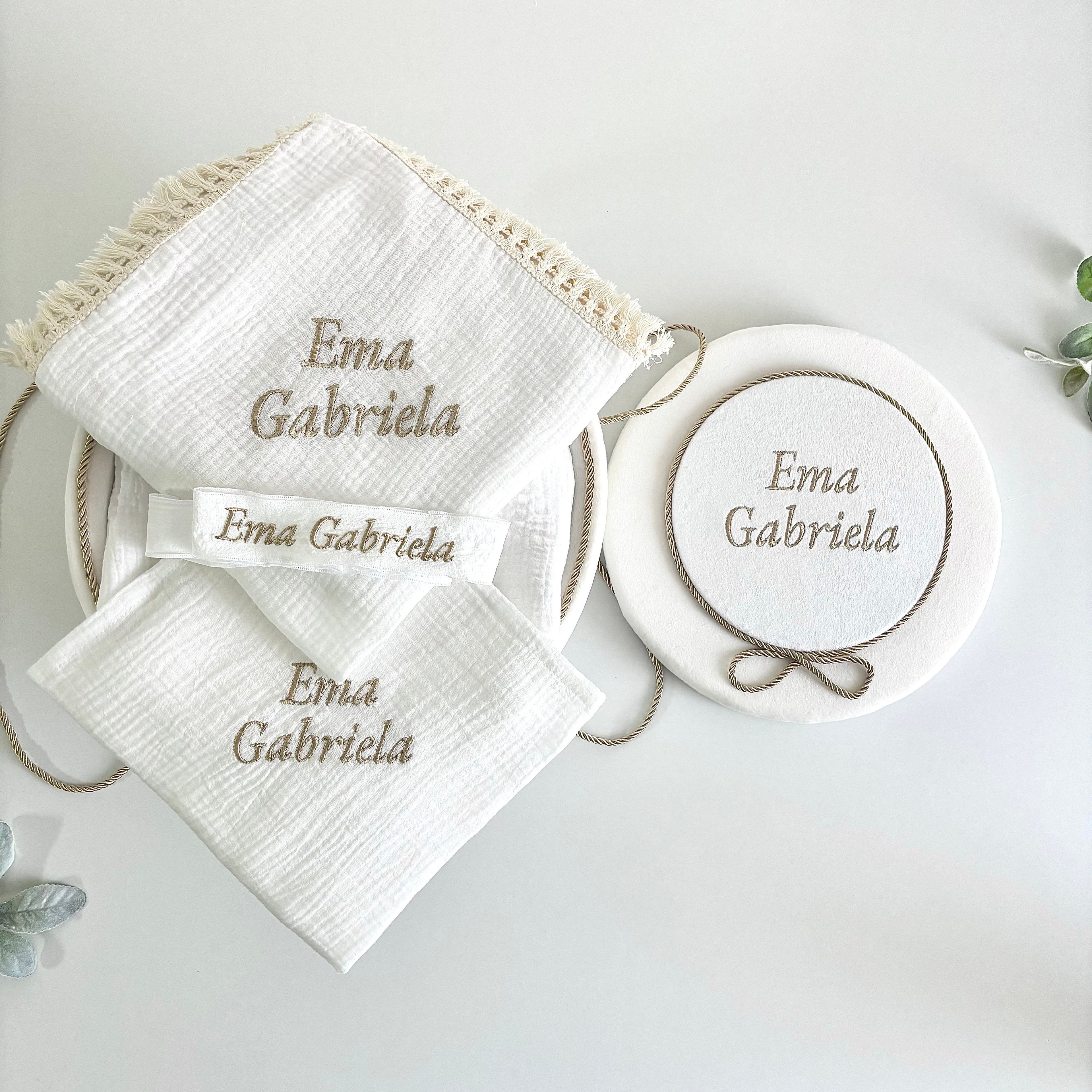 Trusou Personalizat pentru Botez si Cutie pentru trusou – Model B031