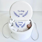 Trusou Din Muselina Pentru Botez + Cutie Pentru Trusou Brodată