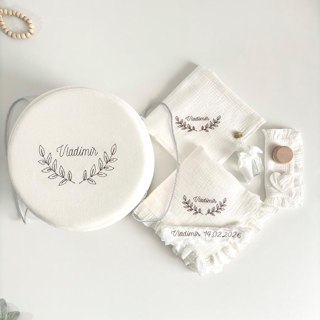 Trusou din Muselina Pentru Botez Personalizat + Cutie Pentru Trusou Personalizată TB022