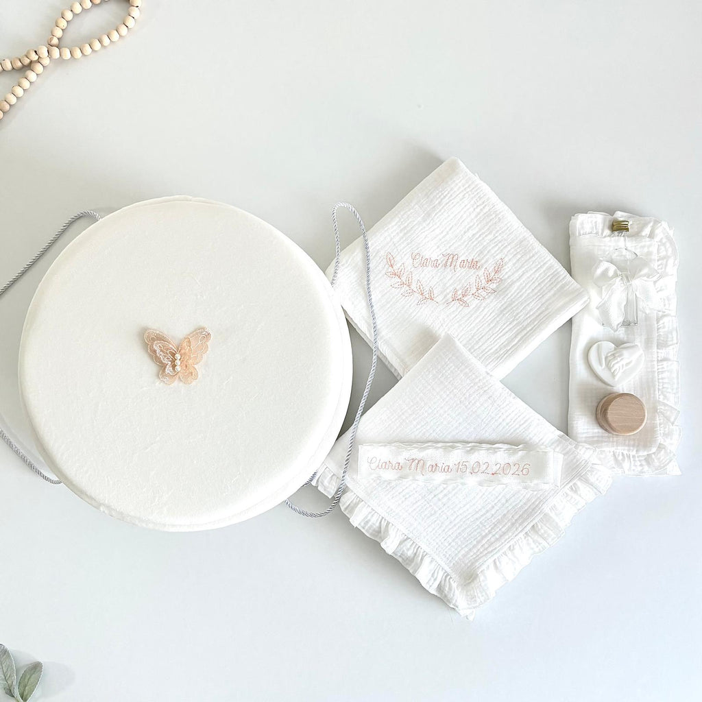 Trusou din Muselina Pentru Botez Personalizat + Cutie Pentru Trusou cu fluture BT024