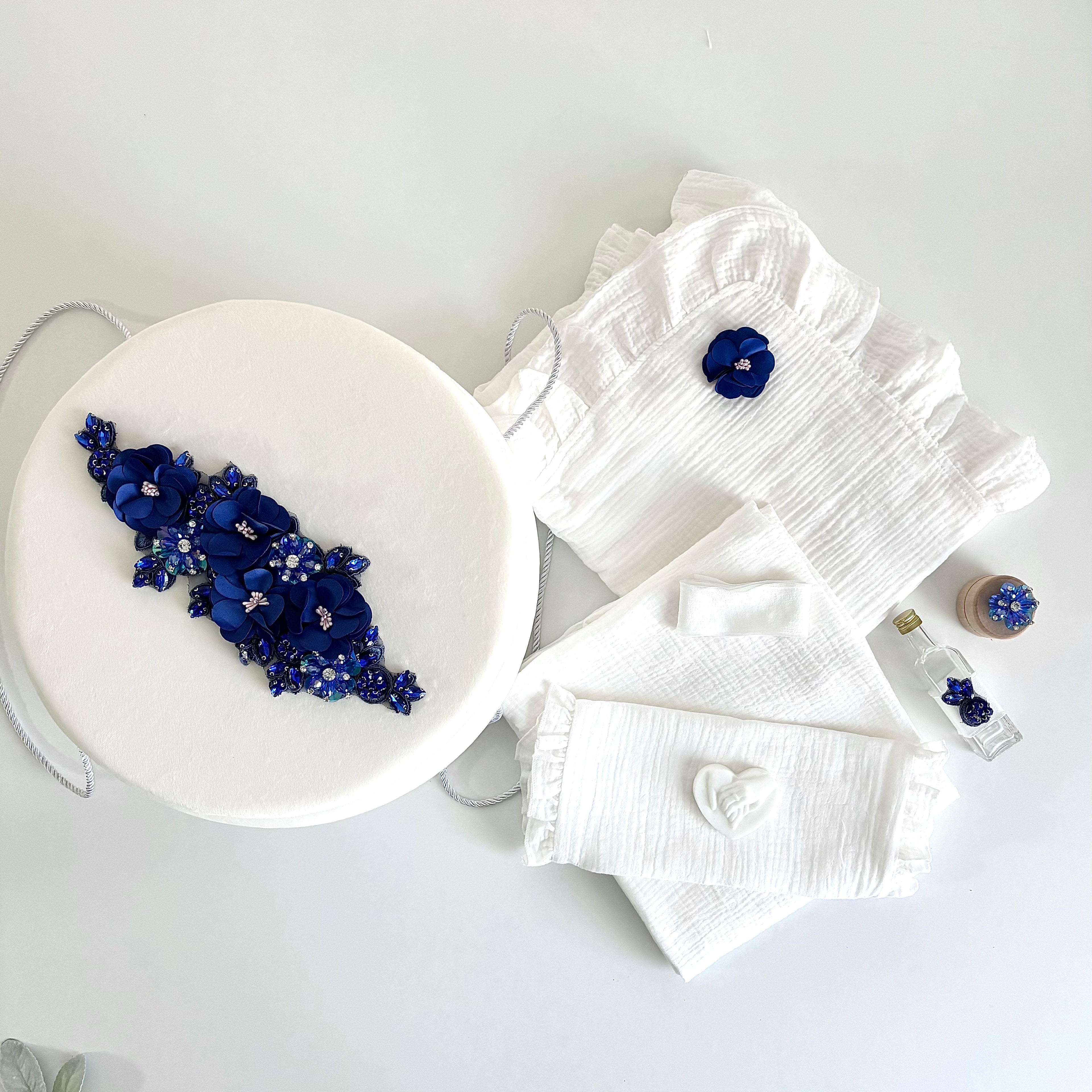 Trusou din muselina pentru Botez + Cutie pentru trusou -Model 1027