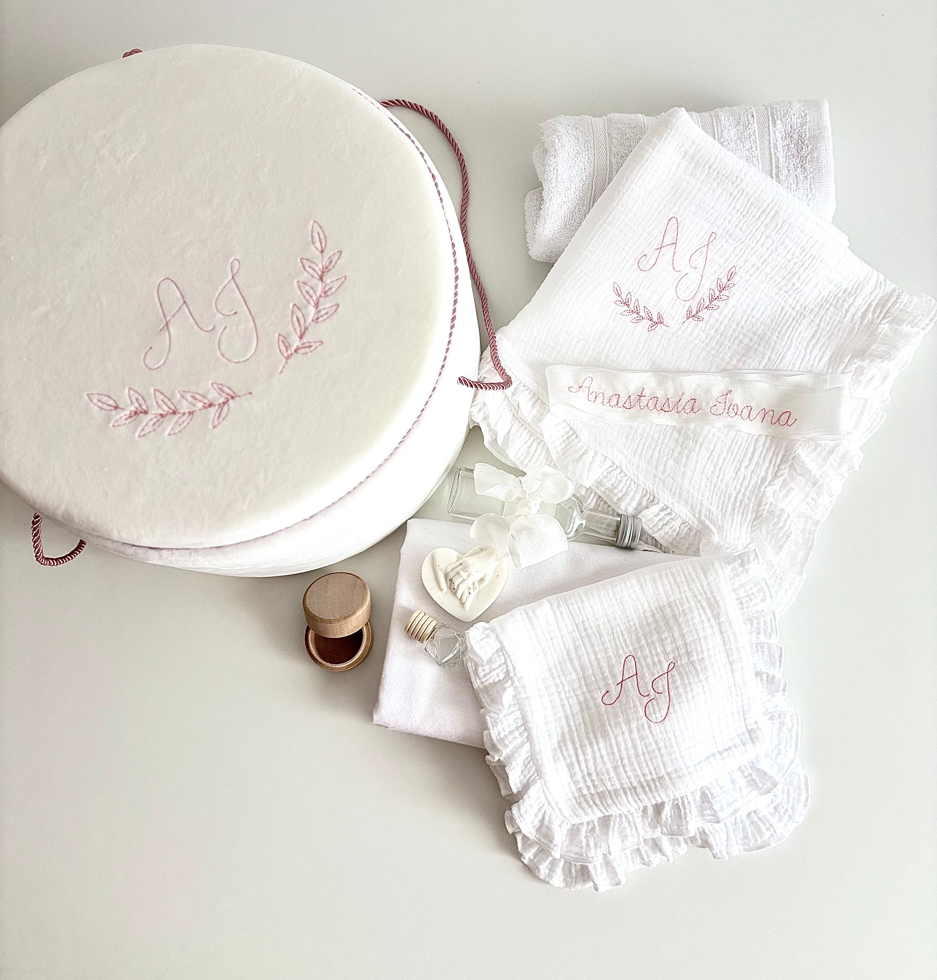 Trusou personalizat pentru botez – complet și elegant