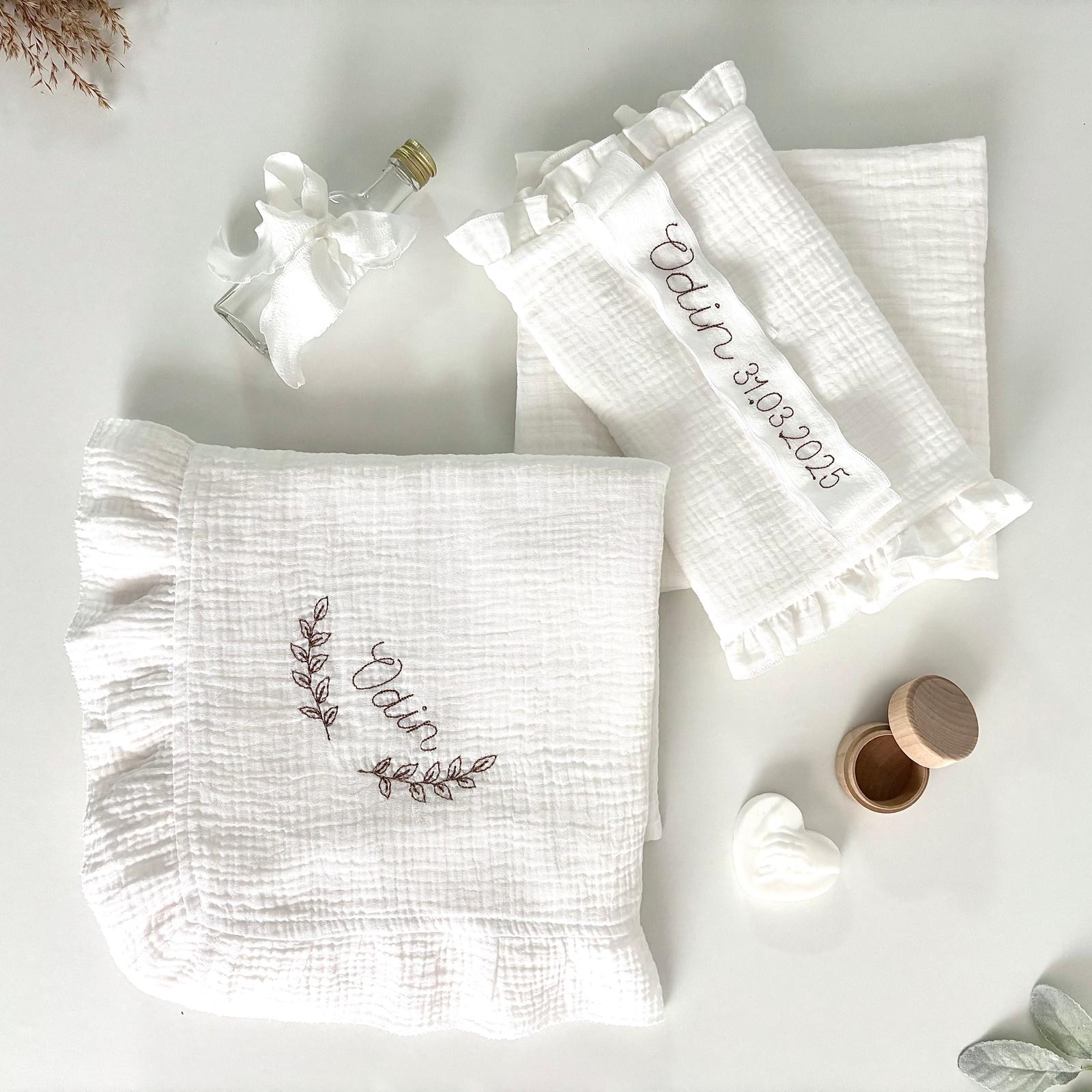 Trusou din Muselina Pentru Botez Personalizat TB027