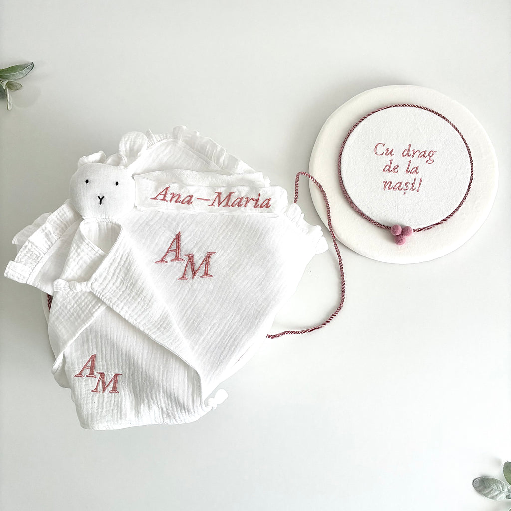 Trusou Personalizat pentru Botez si Cutie pentru trusou – Model B030