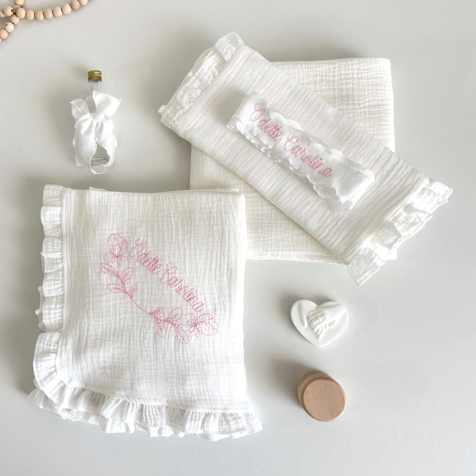 Trusou din Muselina Pentru Botez Personalizat  TB019