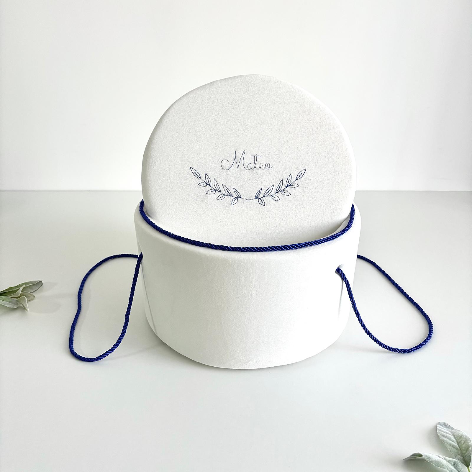 Set Trusou din Muselina Pentru Botez Personalizat + Cutie Pentru Trusou Personalizată si Lumânare TB029