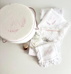 Trusou din Muselina Pentru Botez Personalizat + Cutie Pentru Trusou Personalizată TB032