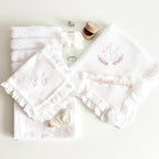 Trusou din Muselina Pentru Botez Personalizat + Cutie Pentru Trusou Personalizată TB032