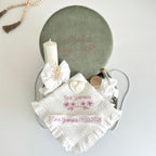 Set Trusou din Muselina Pentru Botez Personalizat + Cutie Pentru Trusou Personalizată si Lumânare TB031