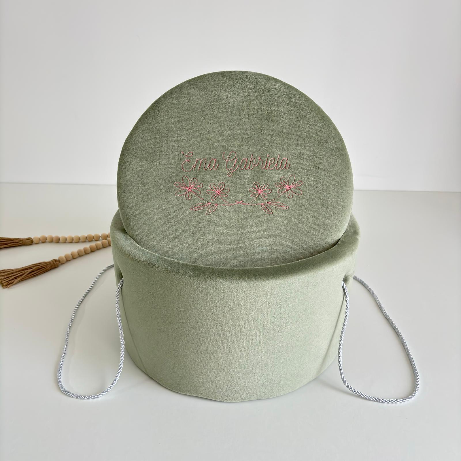 Trusou din Muselina Pentru Botez Personalizat + Cutie Pentru Trusou Personalizată TB032