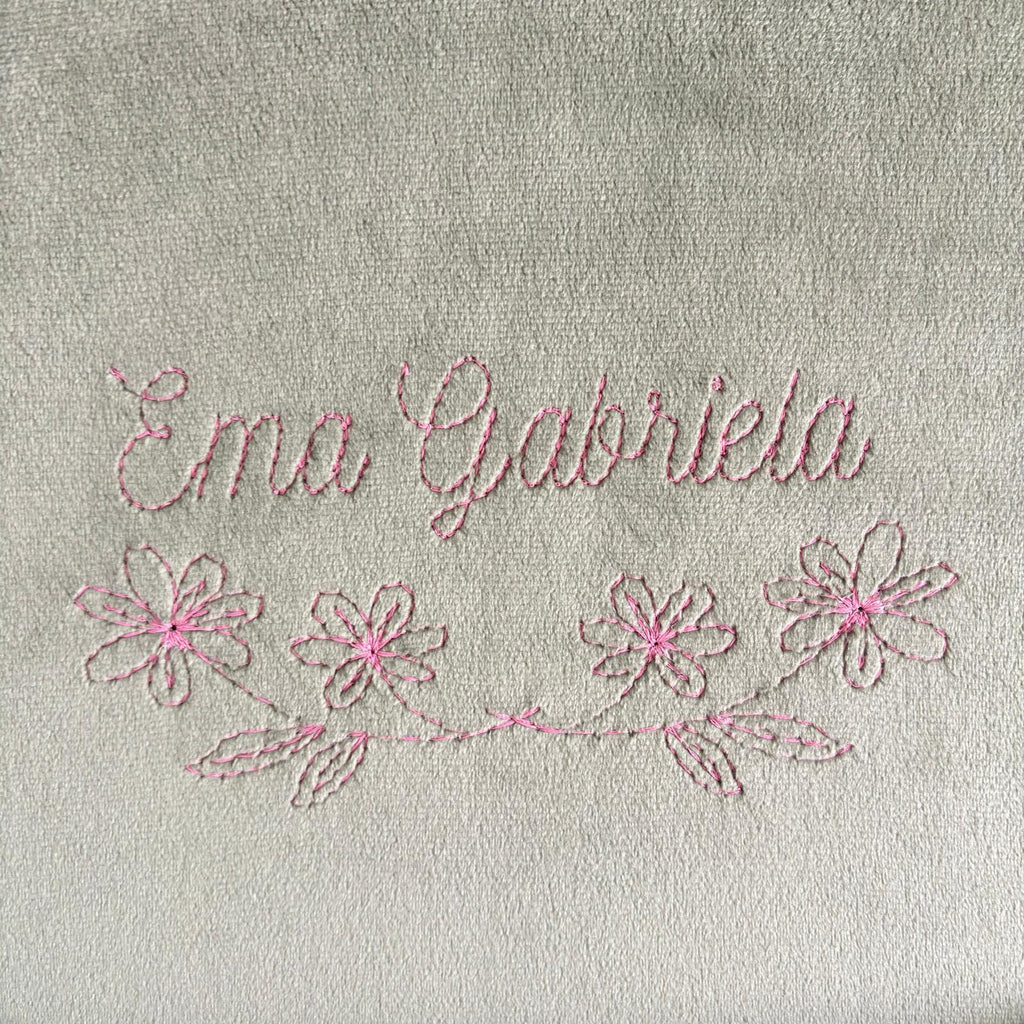 Set Trusou din Muselina Pentru Botez Personalizat + Cutie Pentru Trusou Personalizată si Lumânare TB031