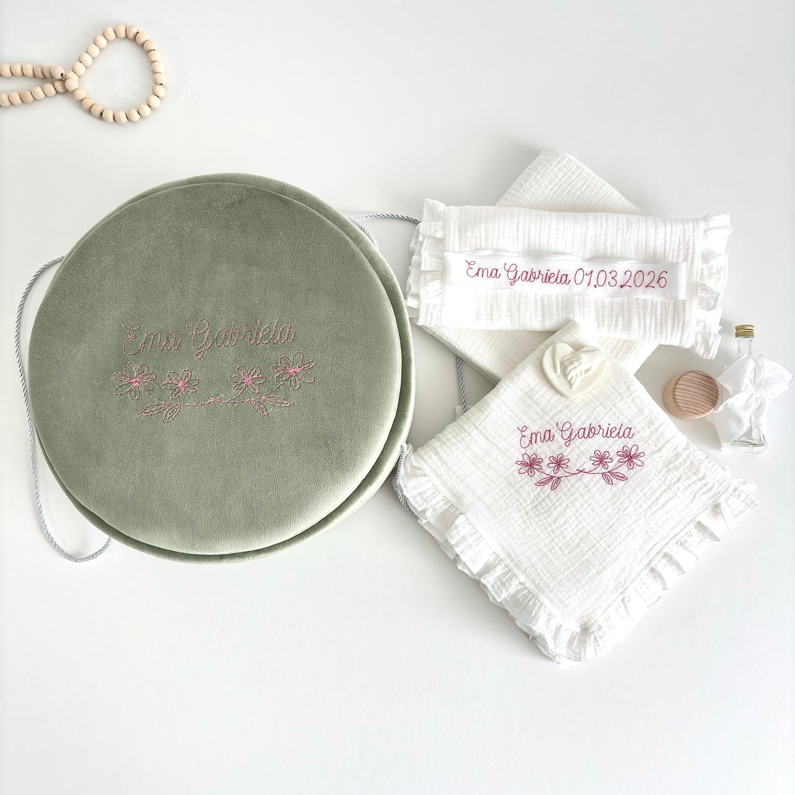 Trusou din Muselina Pentru Botez Personalizat + Cutie Pentru Trusou Personalizată TB032