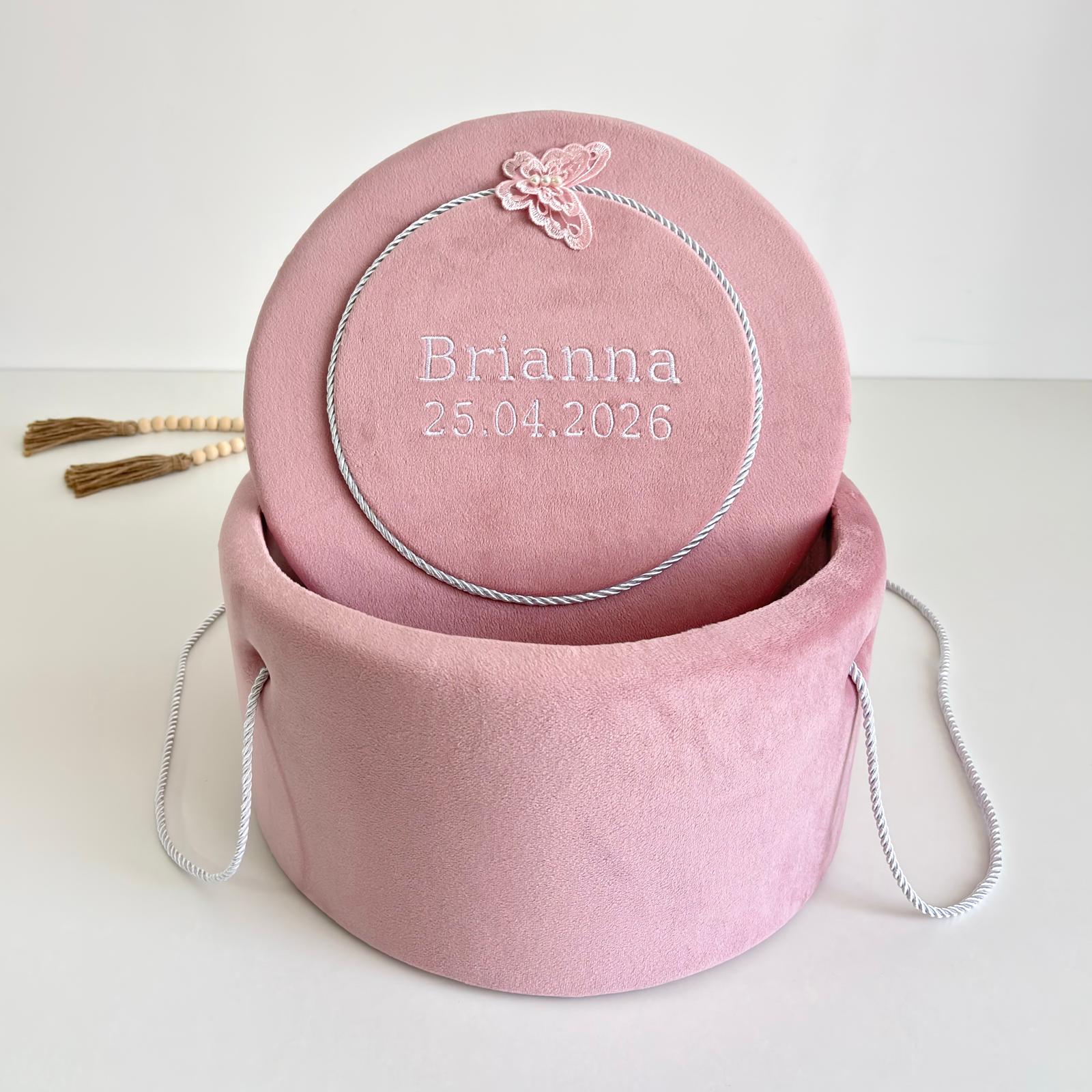 Set Trusou din Muselina Pentru Botez Personalizat + Cutie Pentru Trusou Personalizată si Lumânare TB035