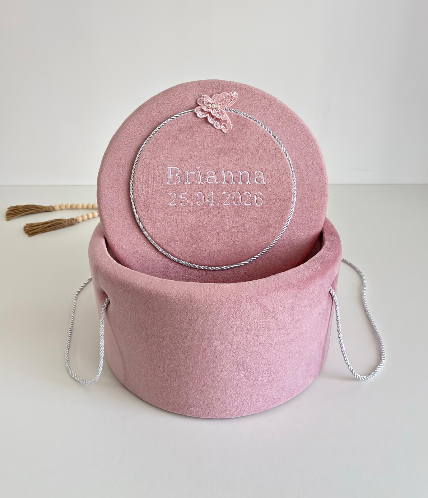 Cufăr / Cutie buretată personalizată pentru trusoul de botez -Brianna