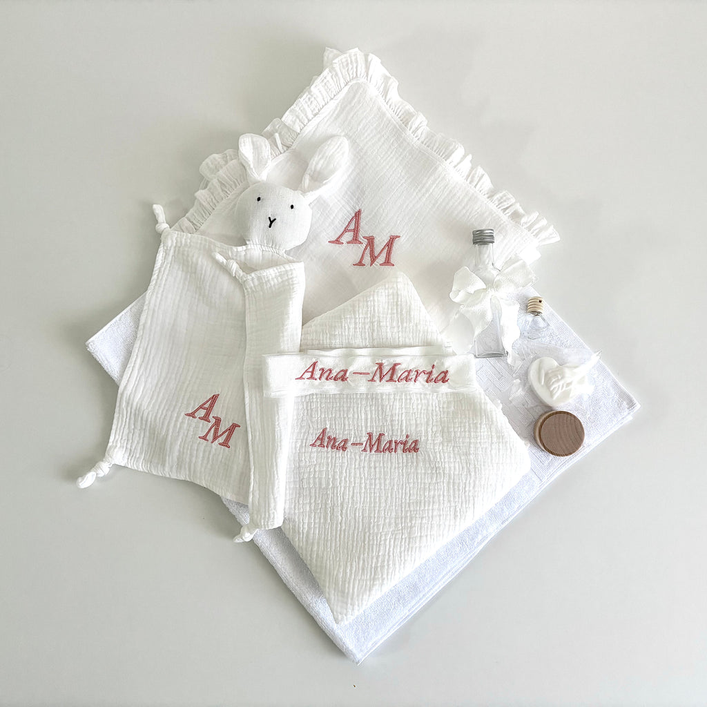 Trusou Personalizat pentru Botez si Cutie pentru trusou – Model B030