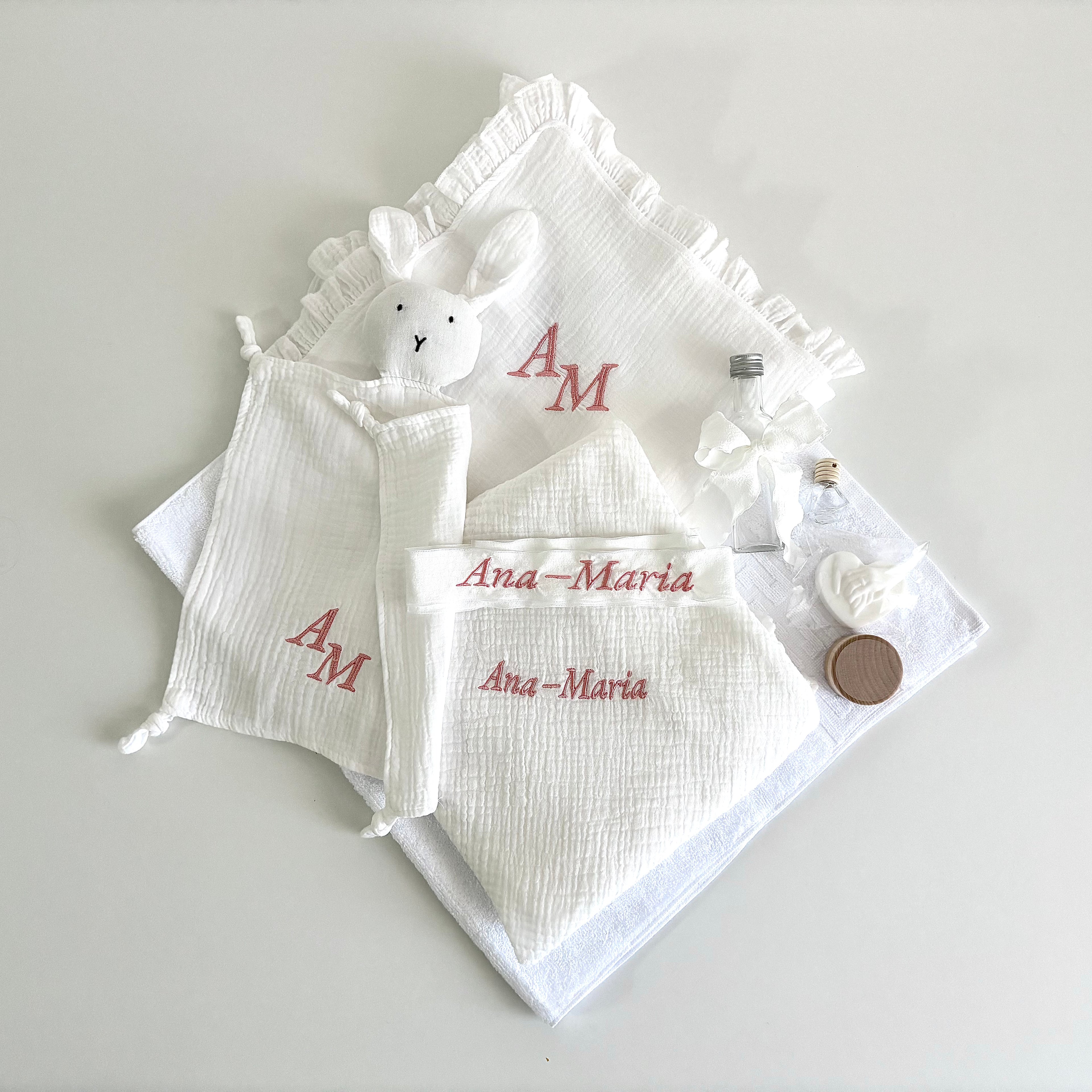 Trusou Personalizat pentru Botez si Cutie pentru trusou – Model B030