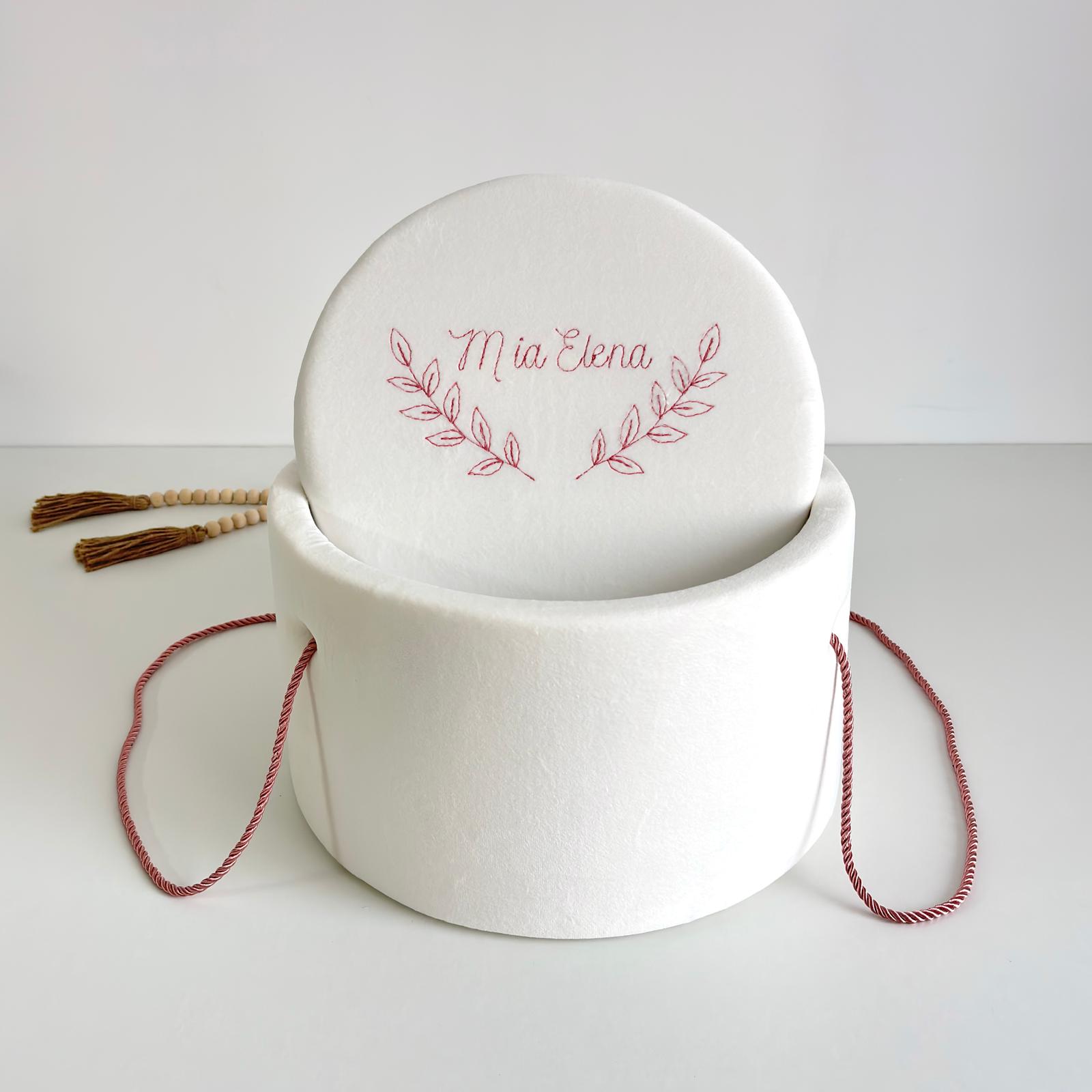 Set Trusou din Muselina Pentru Botez Personalizat + Cutie Pentru Trusou Personalizată si Lumânare TB036