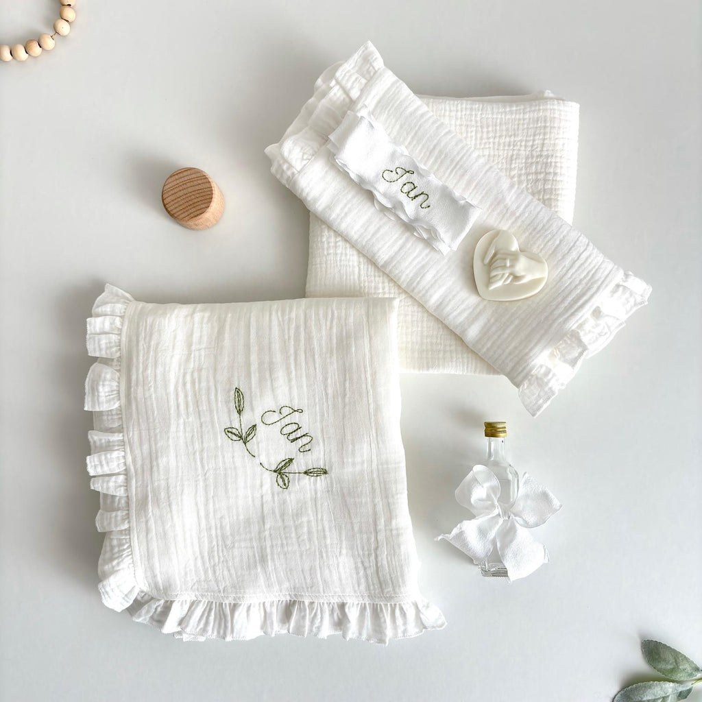 Trusou din Muselina Pentru Botez Personalizat TB021