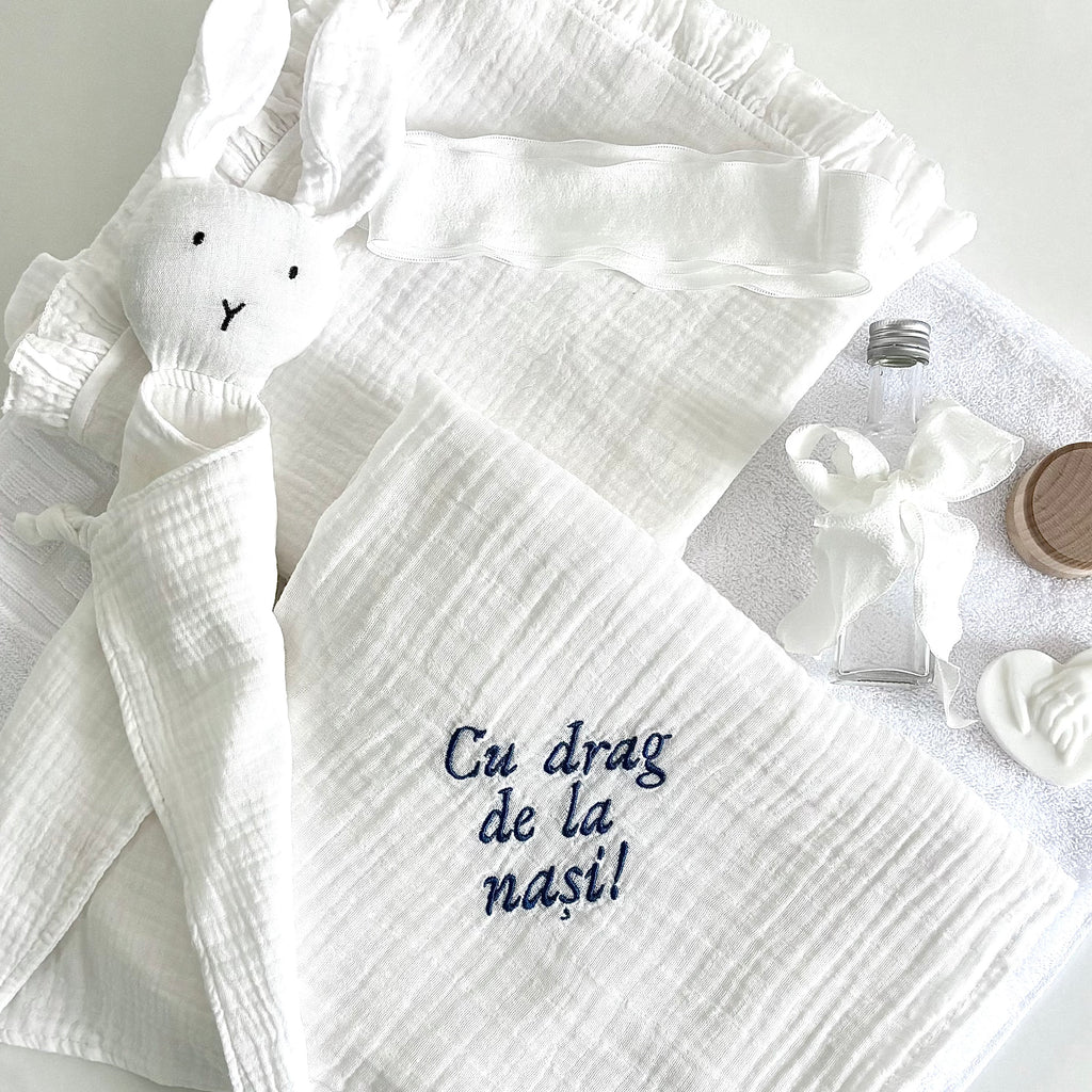 Trusou Personalizat pentru Botez si Cutie pentru trusou – Model B035