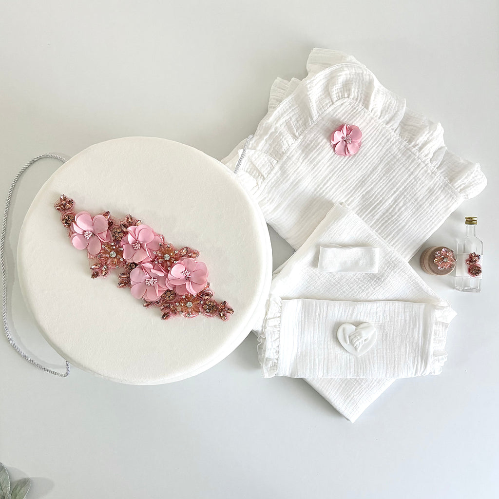 Trusou din muselina pentru Botez + Cutie pentru trusou -Model 1026