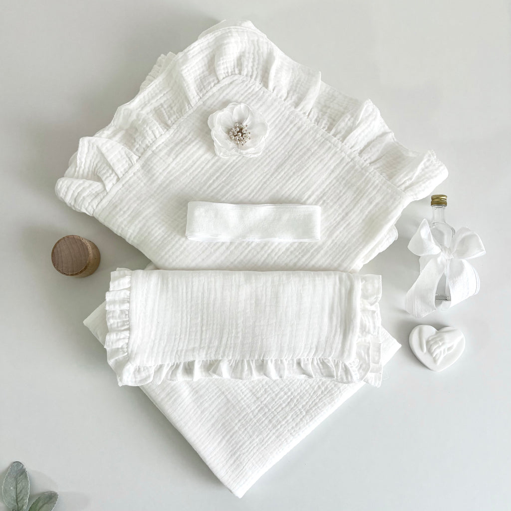 Trusou din muselina pentru Botez + Cutie pentru trusou -Model 1028