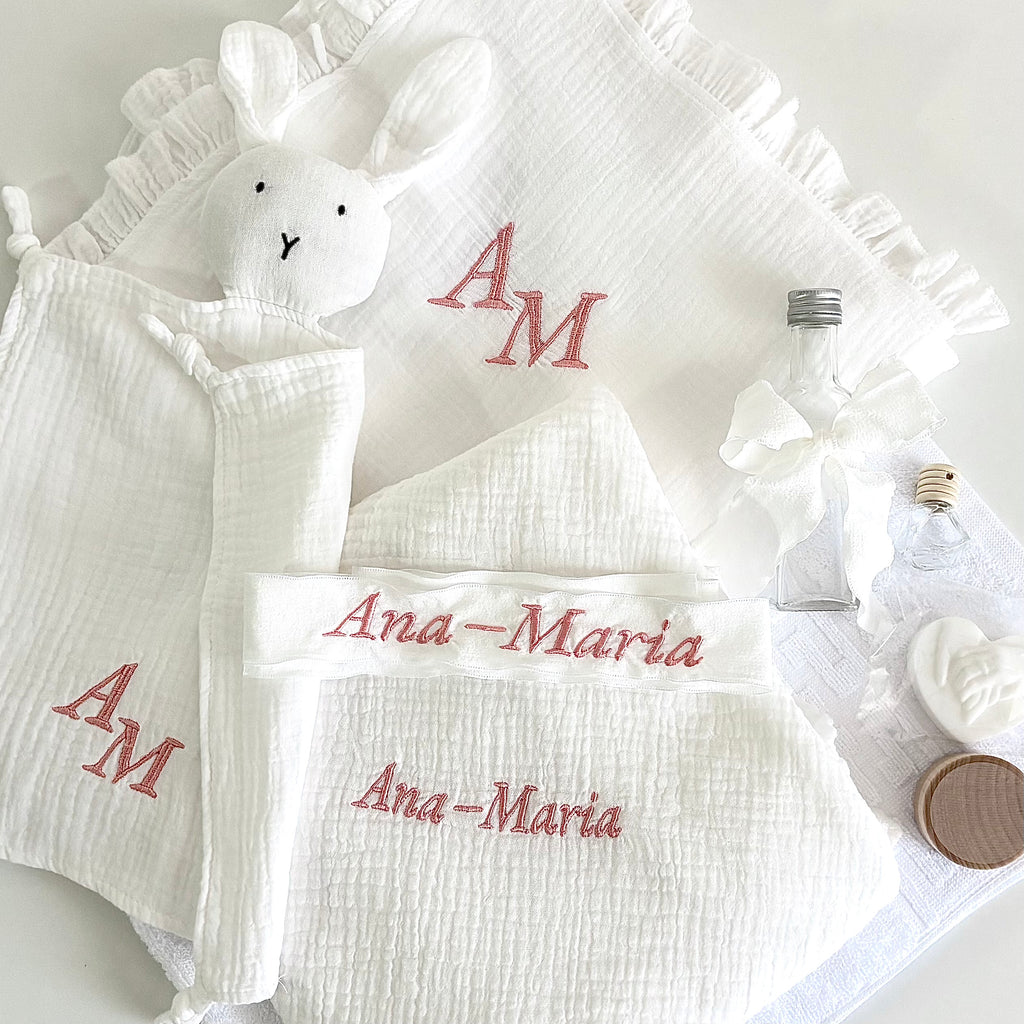 Trusou Personalizat pentru Botez si Cutie pentru trusou – Model B030