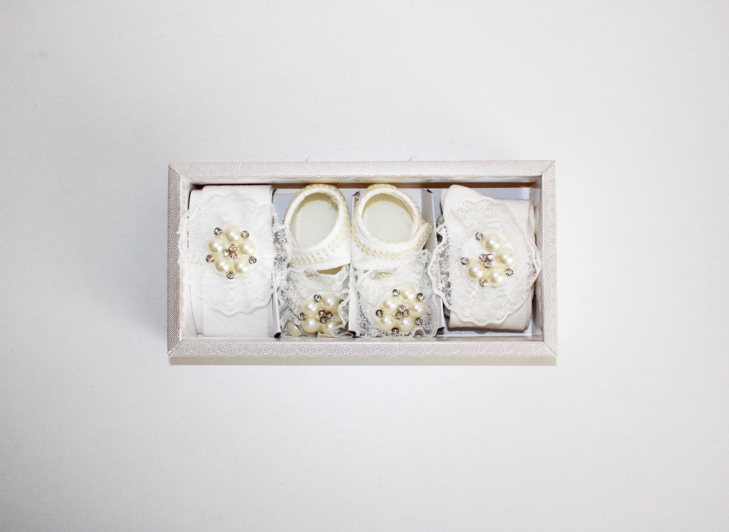 Set 3 piese accesorii bebe, papucei, bentita, ciorapei