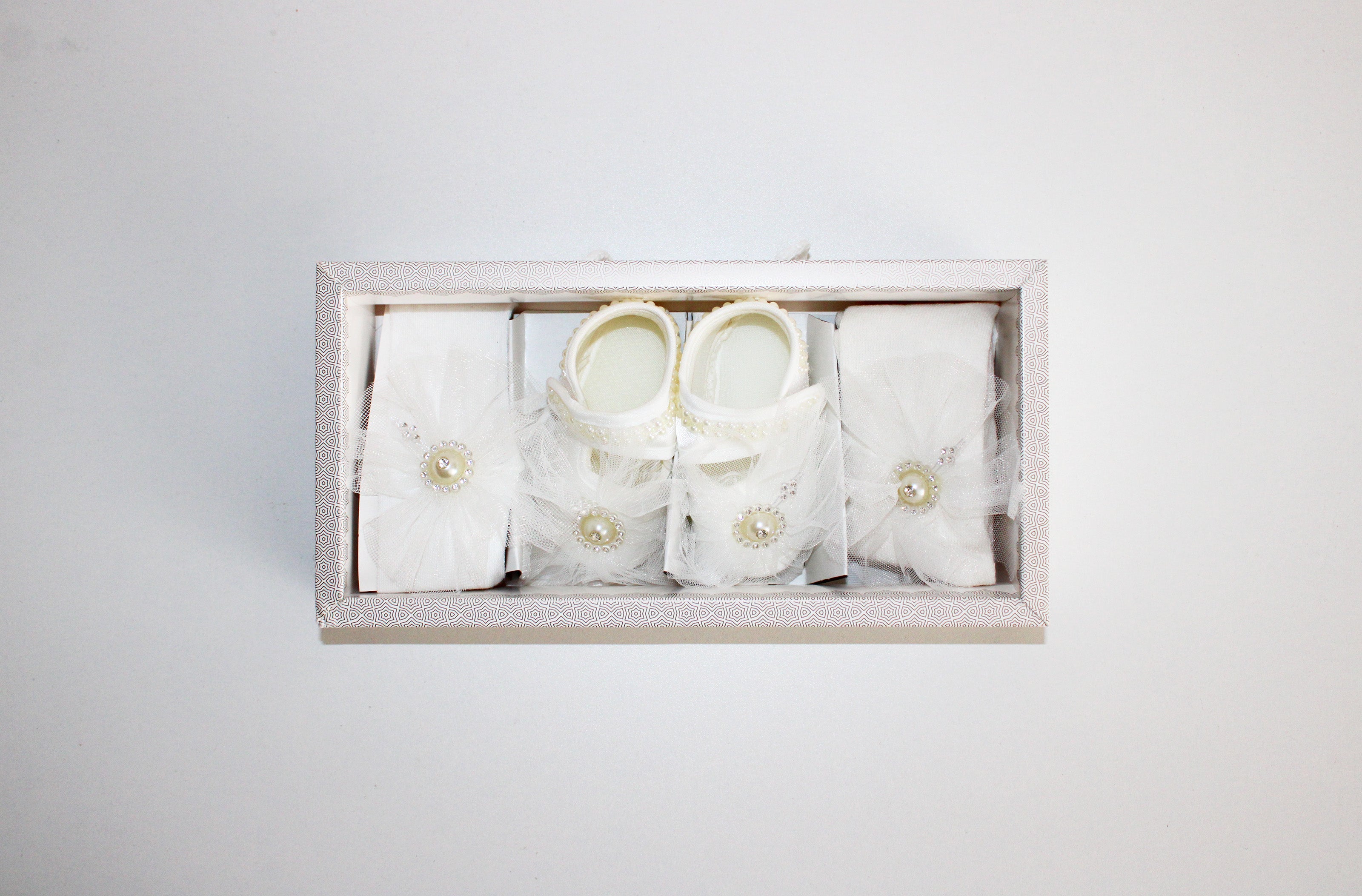 Set 3 piese accesorii bebe, papucei, bentita, ciorapei